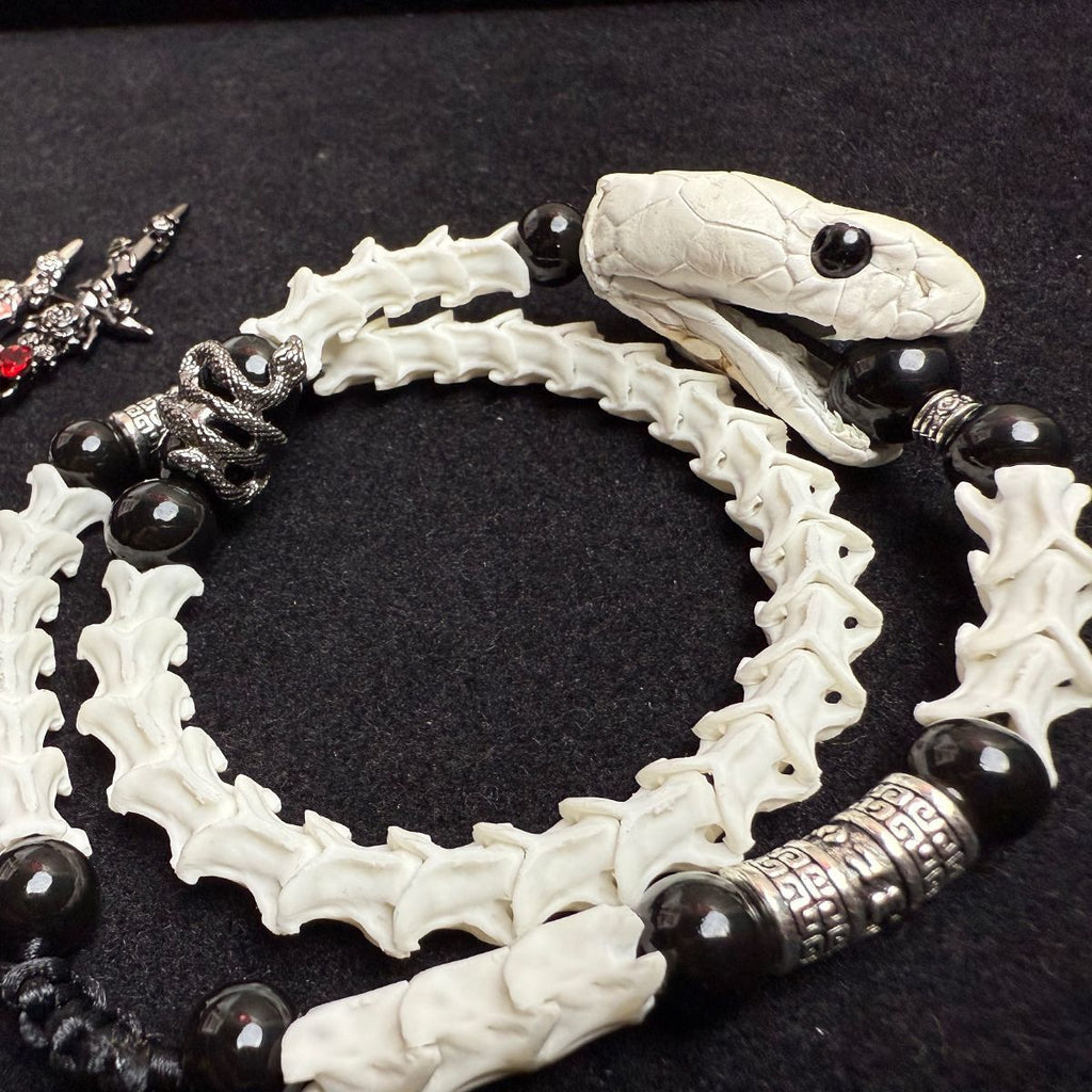 The Minimalist Bone Bracelet: A Distinctive Natural Gift