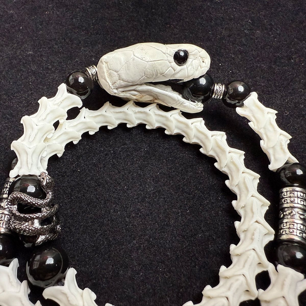 The Minimalist Bone Bracelet: A Distinctive Natural Gift